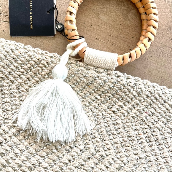 America and Beyond Straw and Metallic handbag like new used once - Picture 2 of 10